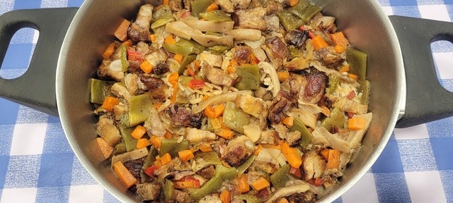 Arroz con costillas asadas