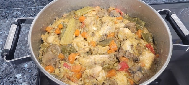 Arroz con pollo y champiñones