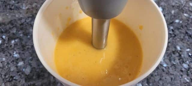 Batir el caqui y el plátano