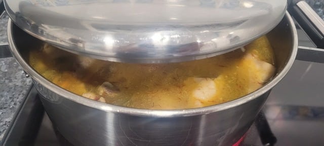 Cazuela a medio tapar