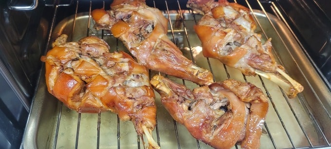 Piernas de lechón al horno