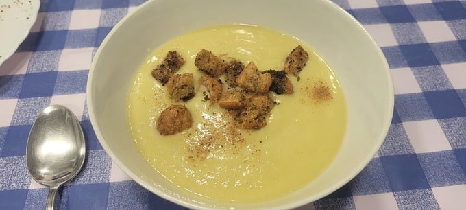 Crema de calabacín con picatostes
