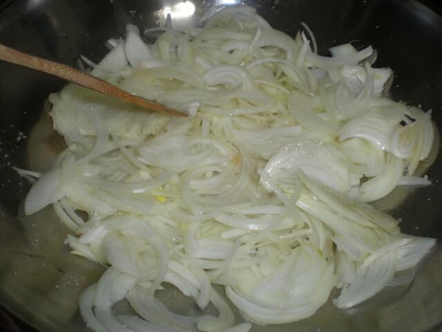 Mezclar la cebolla