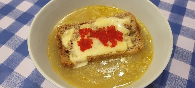 Poner el entremés en la sopa