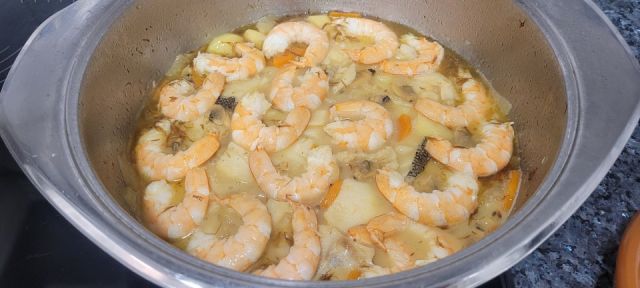 Bacalao con almejas y gambón Bacalao con almejas y gambón