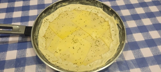 Pizza de hojaldre en sartén Pizza de hojaldre en sartén