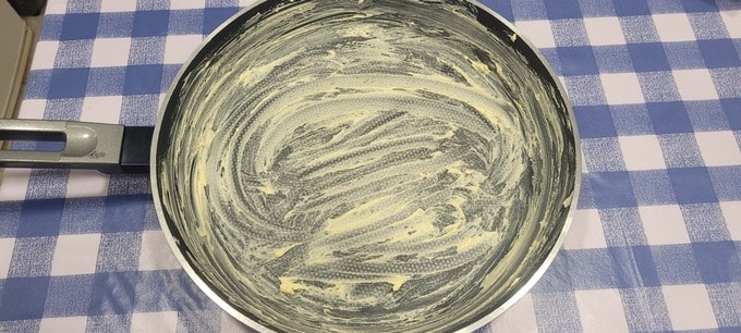 Sartén con mantequilla Sartén con mantequilla