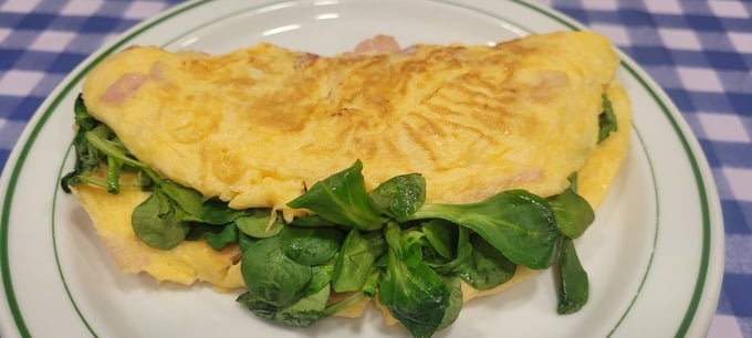 Tortilla de jamón y canónigos