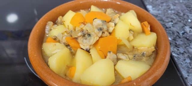 Guiso con almejas Guiso con almejas