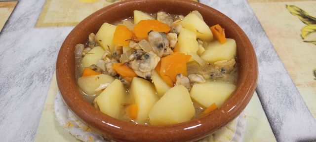 Guiso con almejas Guiso con almejas
