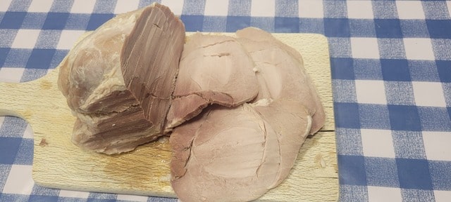 Partir el jamón cocido