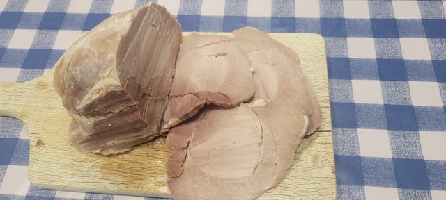 Partir el jamón cocido