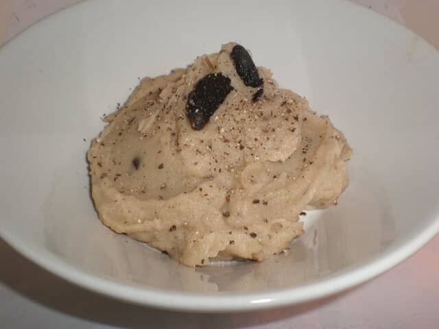 Puré de papas con ajo negro Puré de papas con ajo negro
