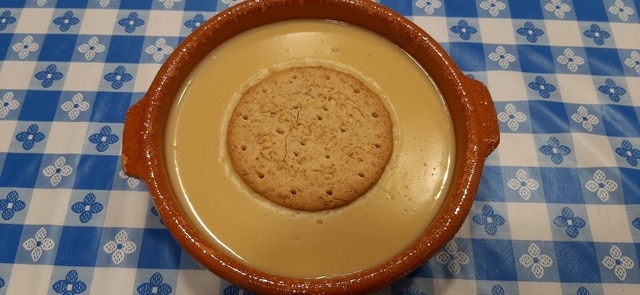Natillas de vainilla con galletas