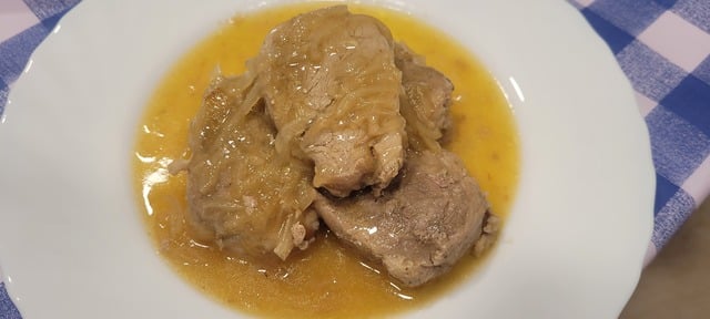 Solomillo de cerdo en salsa de cebolla