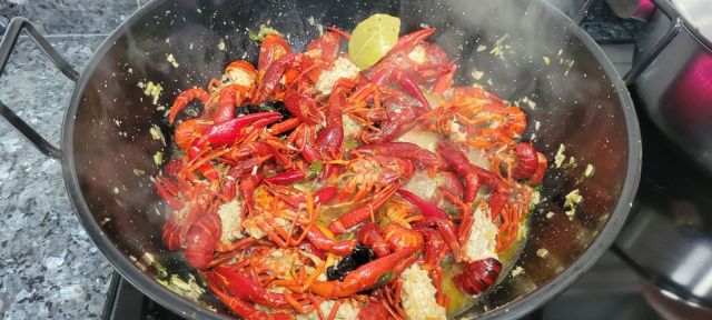 Cocinar los cangrejos de río